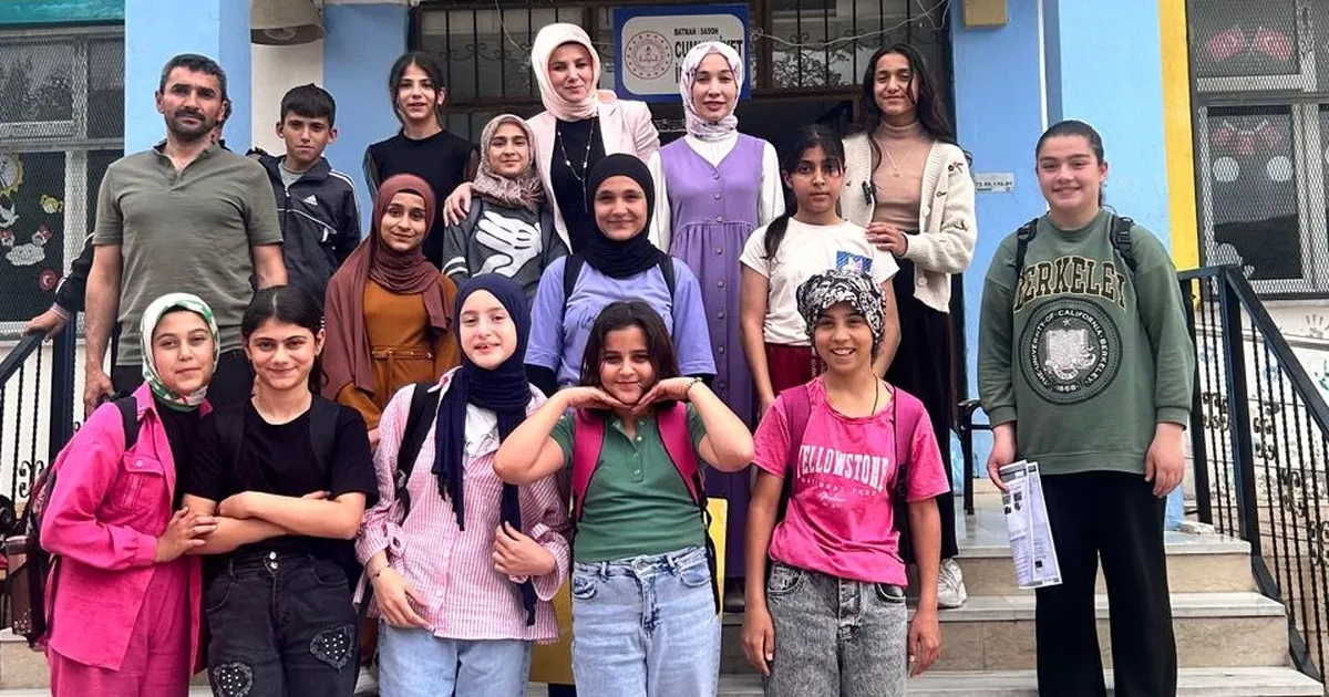 batmanin-birinci-bayan-muharriri-sasonlu-meryem-avci-ogrencilerle-bulustu-fMY7a2cn.webp