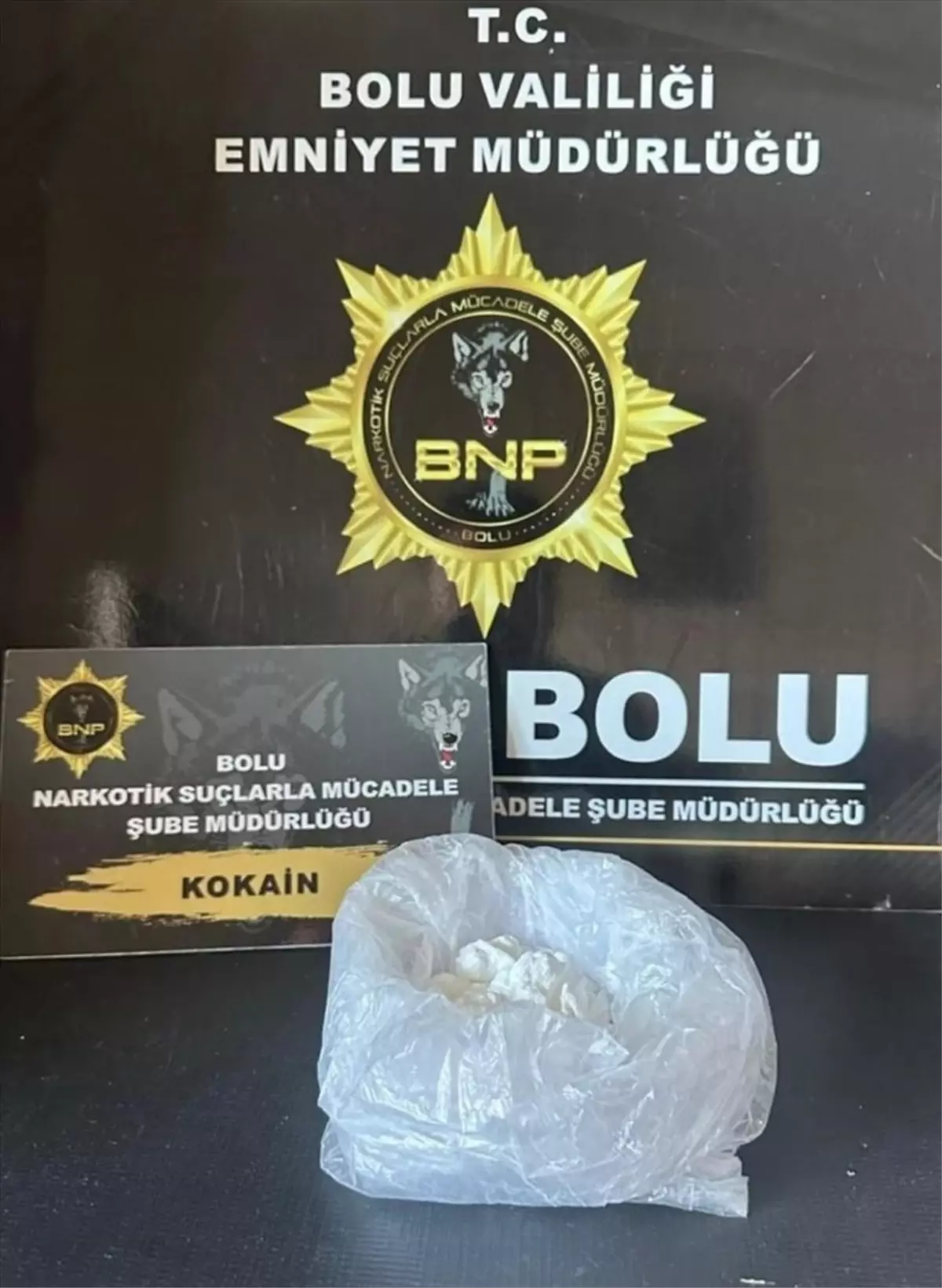 bolu-otoyolunda-10288-gram-kokain-ele-gecirildi-3-tutuklama-5YEPhqDG.jpg