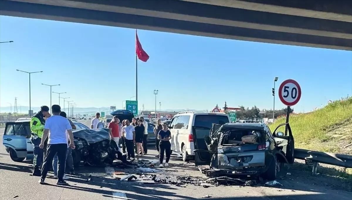 boluda-4-aracli-trafik-kazasinda-1-kisi-hayatini-kaybetti-HMx6GxLe.jpg