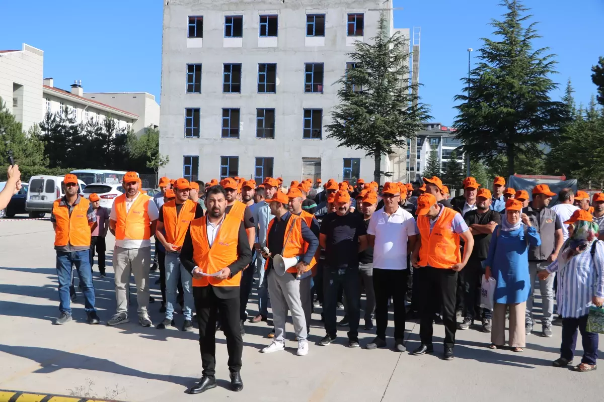 boluda-kamu-personelleri-artirim-teklifini-protesto-etti-nAeHi7Ds.jpg