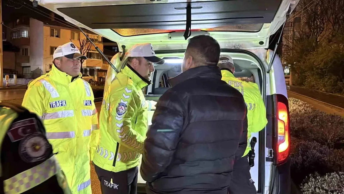 boluda-trafik-kontrollerinde-2-binden-fazla-cezali-arac-6LkPxaJD.jpg