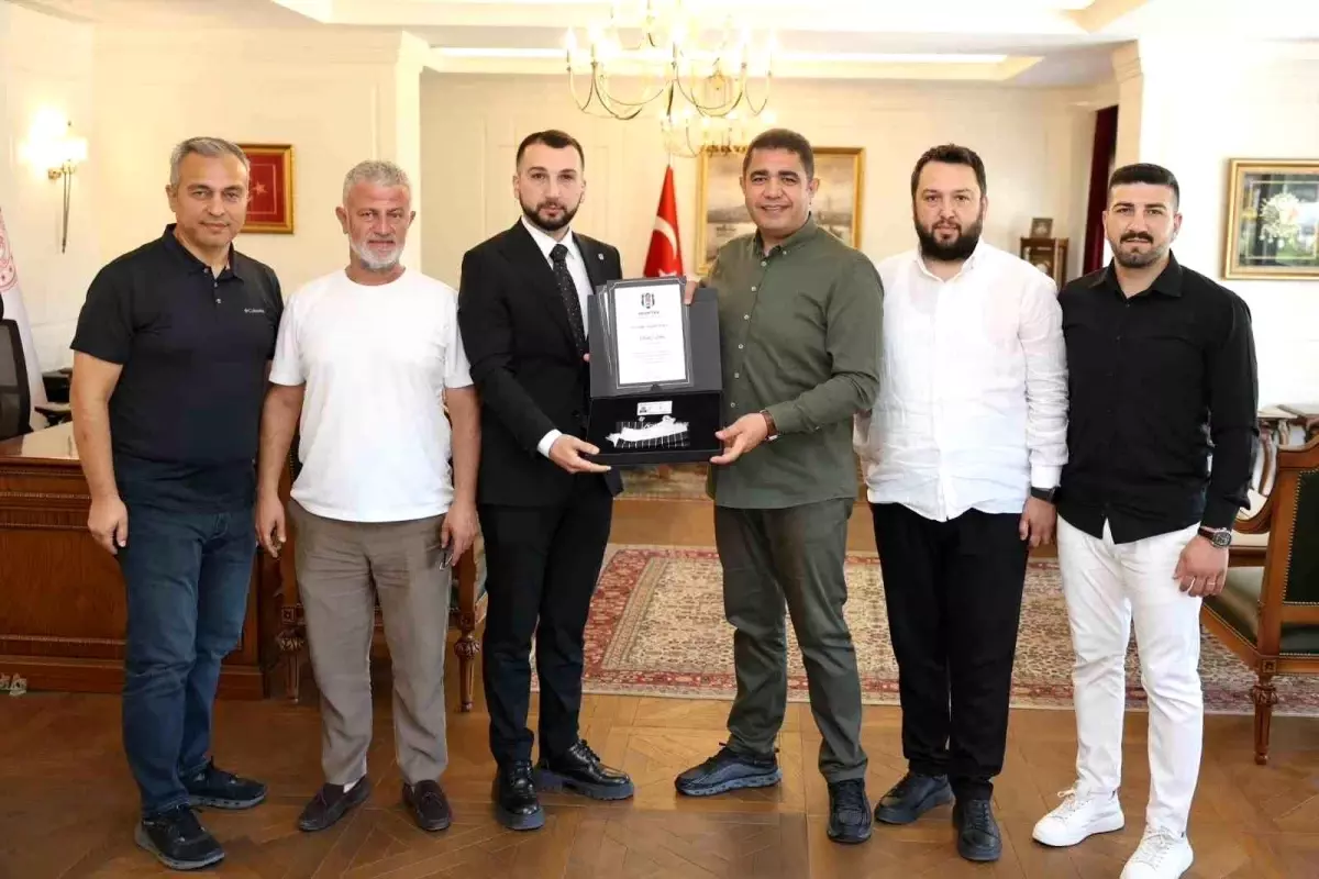 duzce-besiktaslilar-derneginden-vali-aslana-ziyaret-lsGLSeVE.jpg
