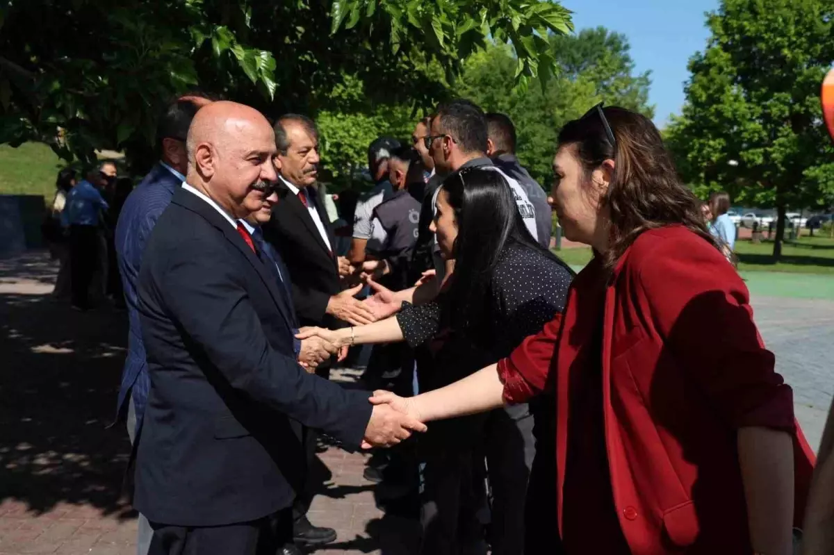 duzce-universitesinde-kurban-bayrami-bayramlasma-merasimi-ZhaN9Mzu.jpg