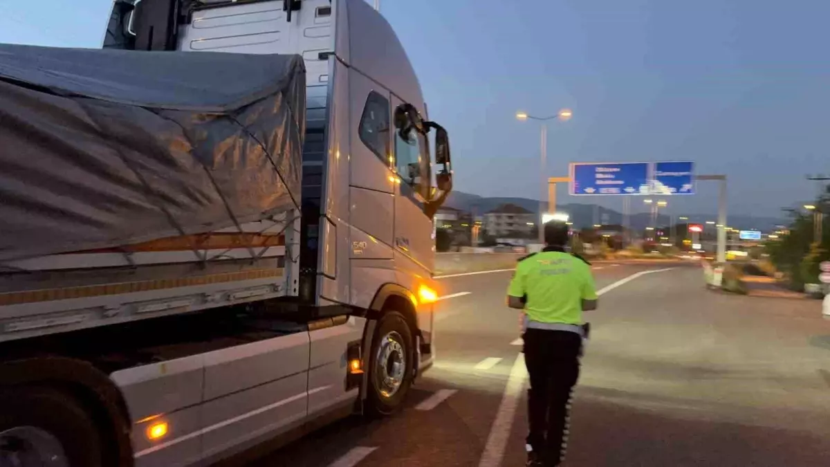 duzcede-kurban-bayrami-icin-buyuk-araclara-yasak-getirildi-uLhEytu8.jpg