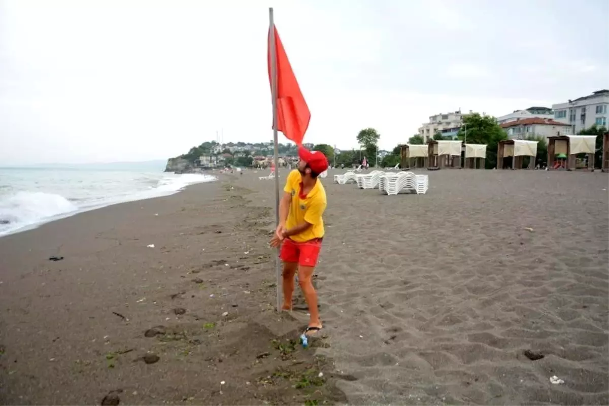 duzcede-olumsuz-hava-sartlari-nedeniyle-denize-girilmemesi-uyarisi-rLg3imYa.jpg