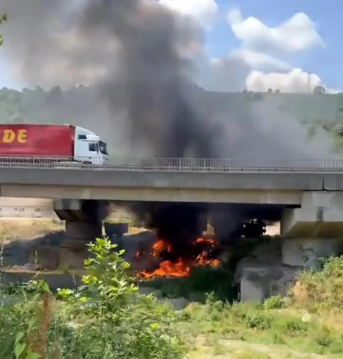 duzcede-otoyolda-yangin-tedirginligi-R6smWejJ.jpg