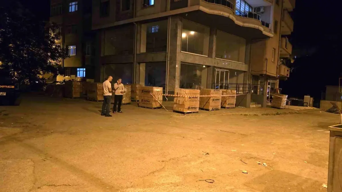 ereglide-muteahhit-ev-sahibi-uyusmazligi-apartman-sakinlerini-isyan-ettirdi-9T6Qljyk.jpg