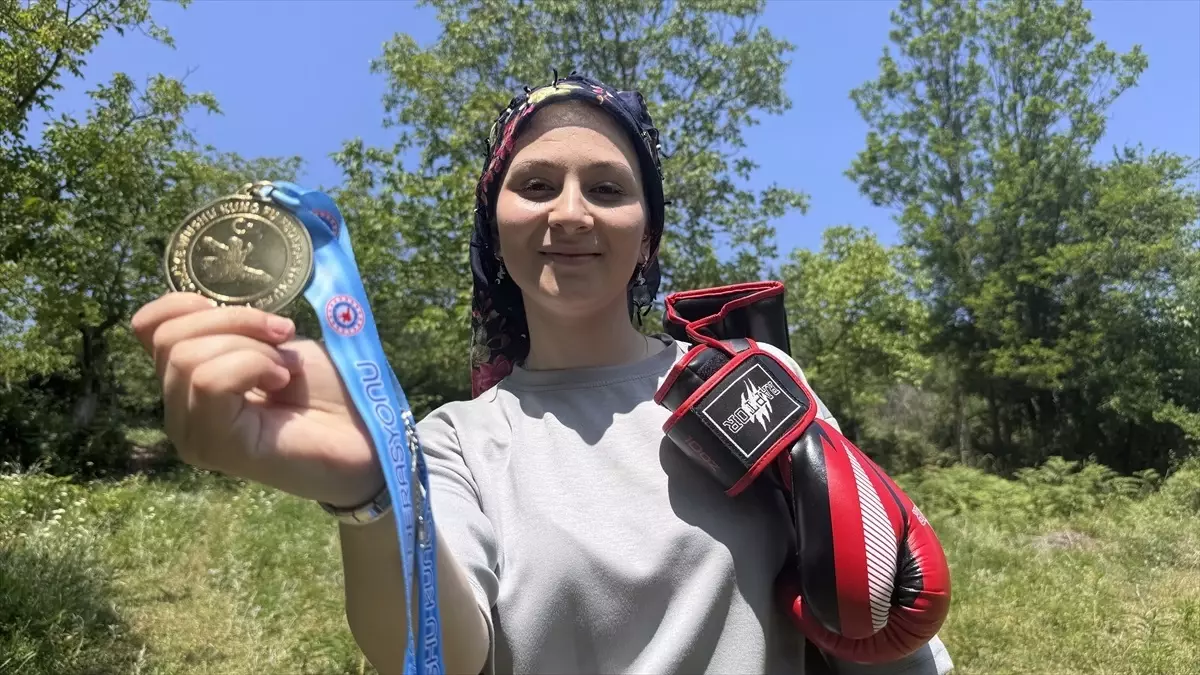 koyde-wushu-sporu-ile-sampiyonluk-hedefleyen-berrin-tazici-CrW6NDVh.jpg