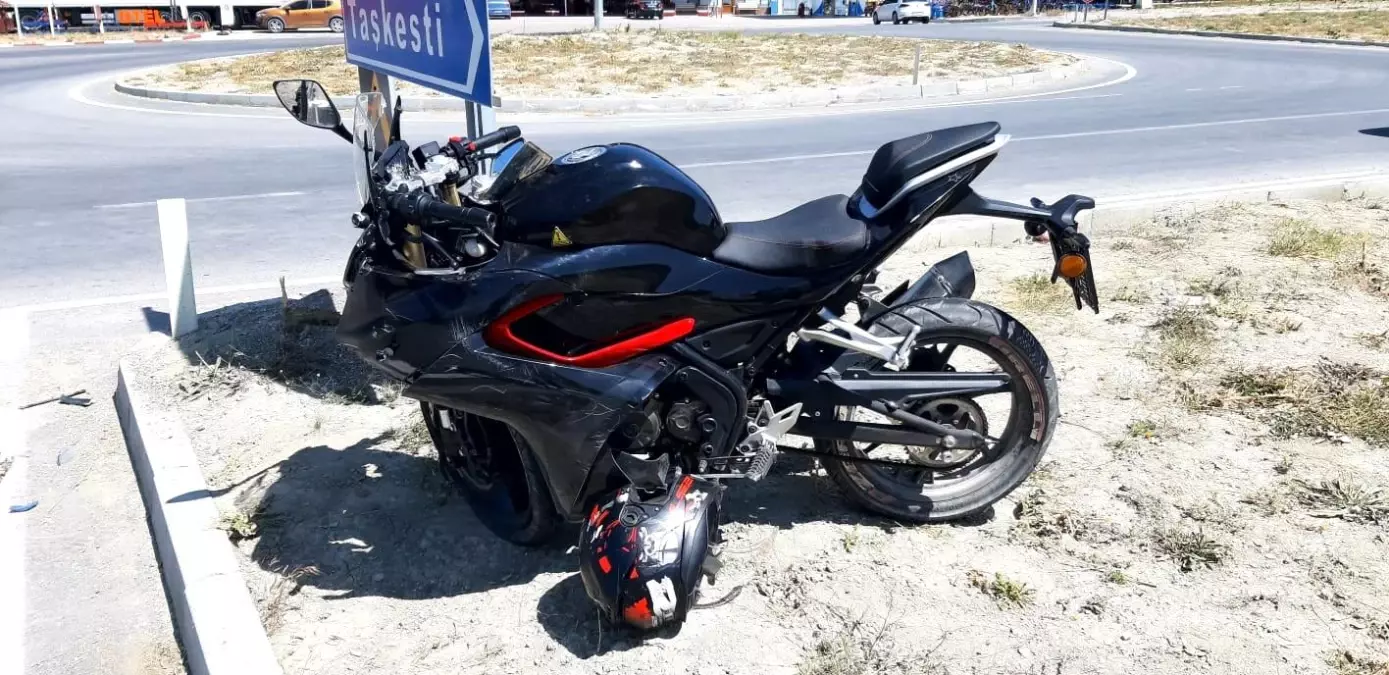 mudurnuda-motosiklet-ve-araba-carpisti-2-yarali-CkVPHPJ1.jpg