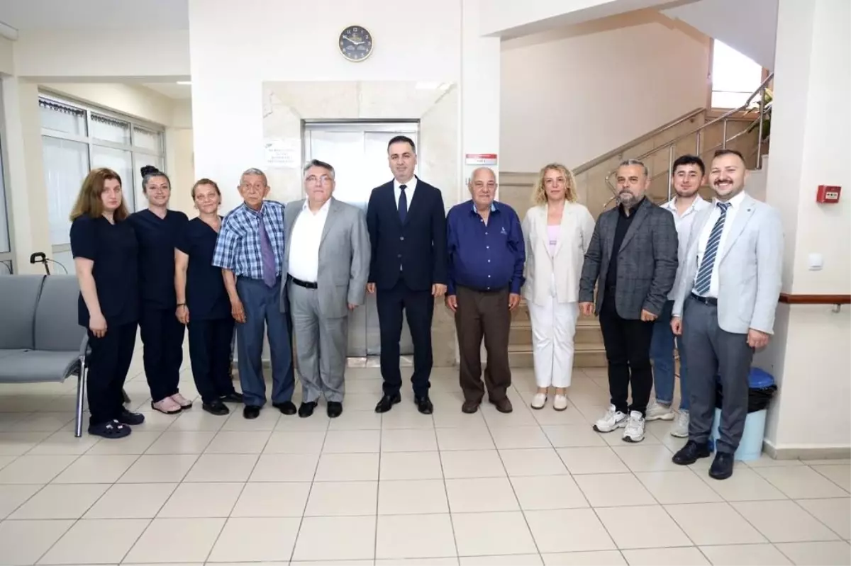 rektor-ozolcer-merkez-huzurevi-sakinlerinin-kurban-bayramini-kutladi-xC5iLS8J.jpg