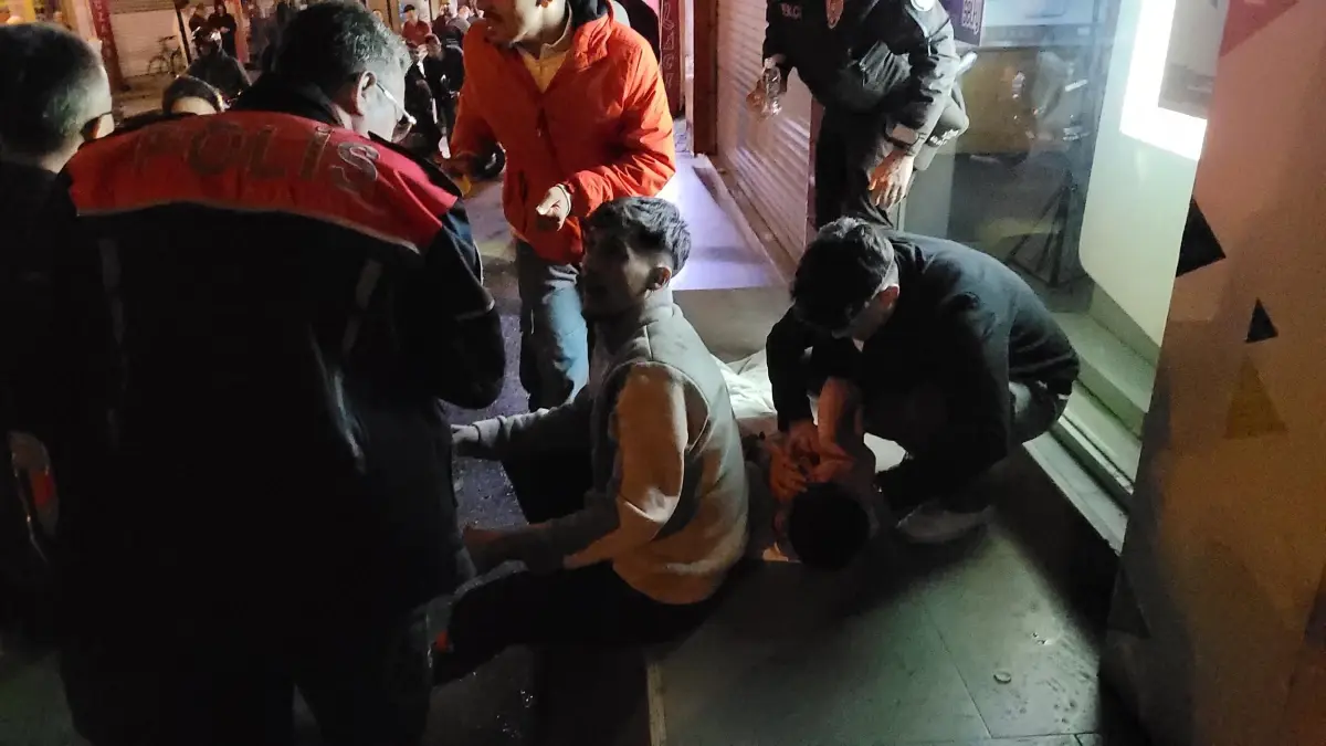 restoran-tuvaletinde-bicakli-arbede-iki-yarali-bir-gozalti-8rOJQ7z7.jpg