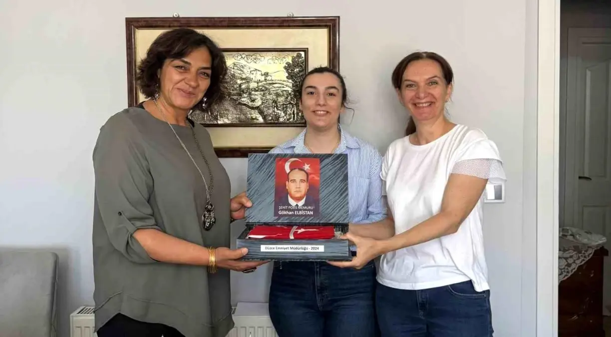 sehit-polis-memuru-gokhan-elbistanin-kizina-surpriz-dogum-gunu-ZfluR5SF.jpg