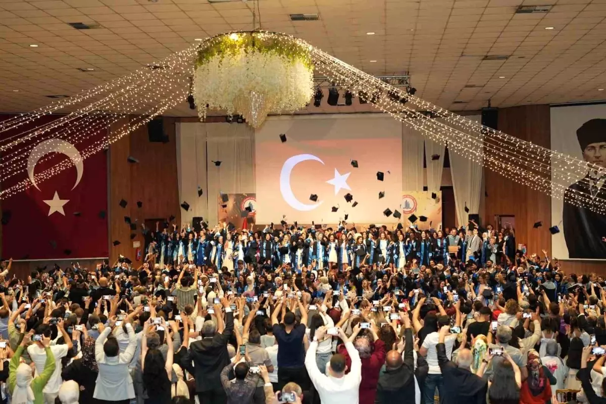 zonguldak-bulent-ecevit-universitesi-kdz-eregli-mezunlarini-gelecege-ugurladi-bEFJ88XO.jpg