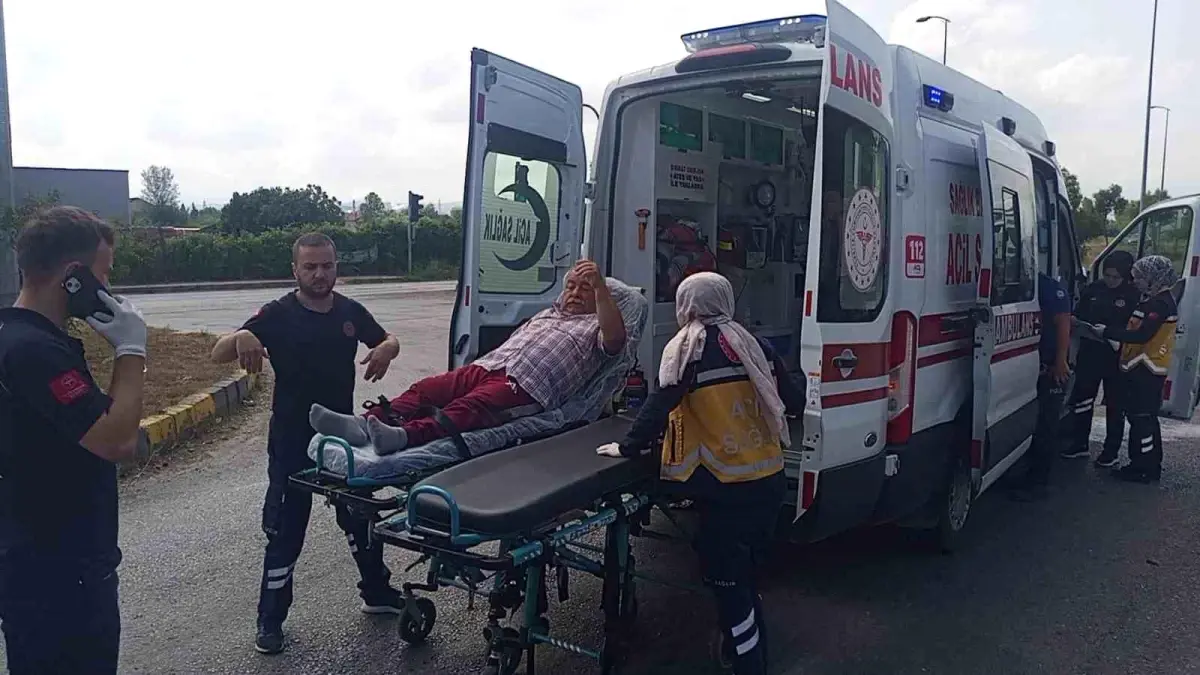 zonguldakta-ambulans-ile-pikap-carpisti-iki-yarali-Jrre5gNT.jpg