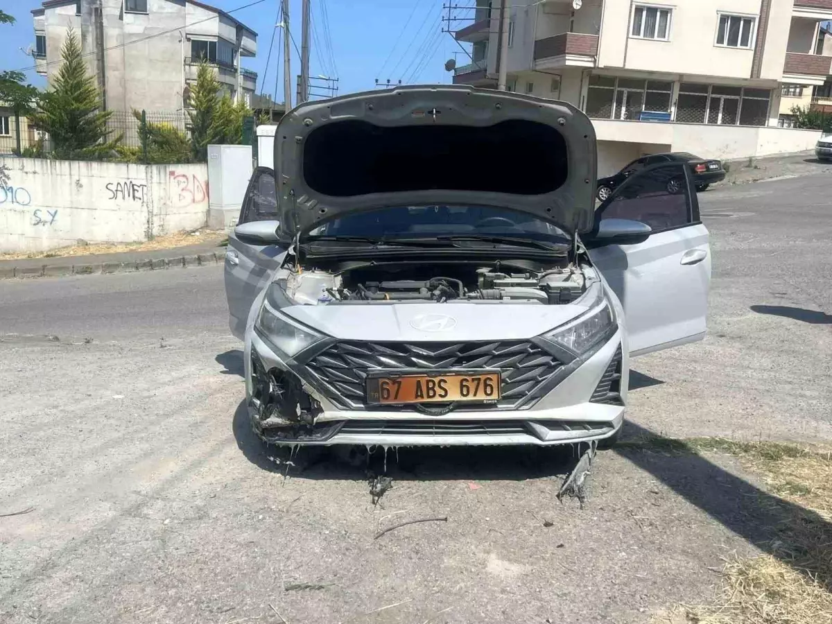 zonguldakta-elektrik-tellerinin-kivilcimlari-arac-yanginina-neden-oldu-h3UKL8pw.jpg