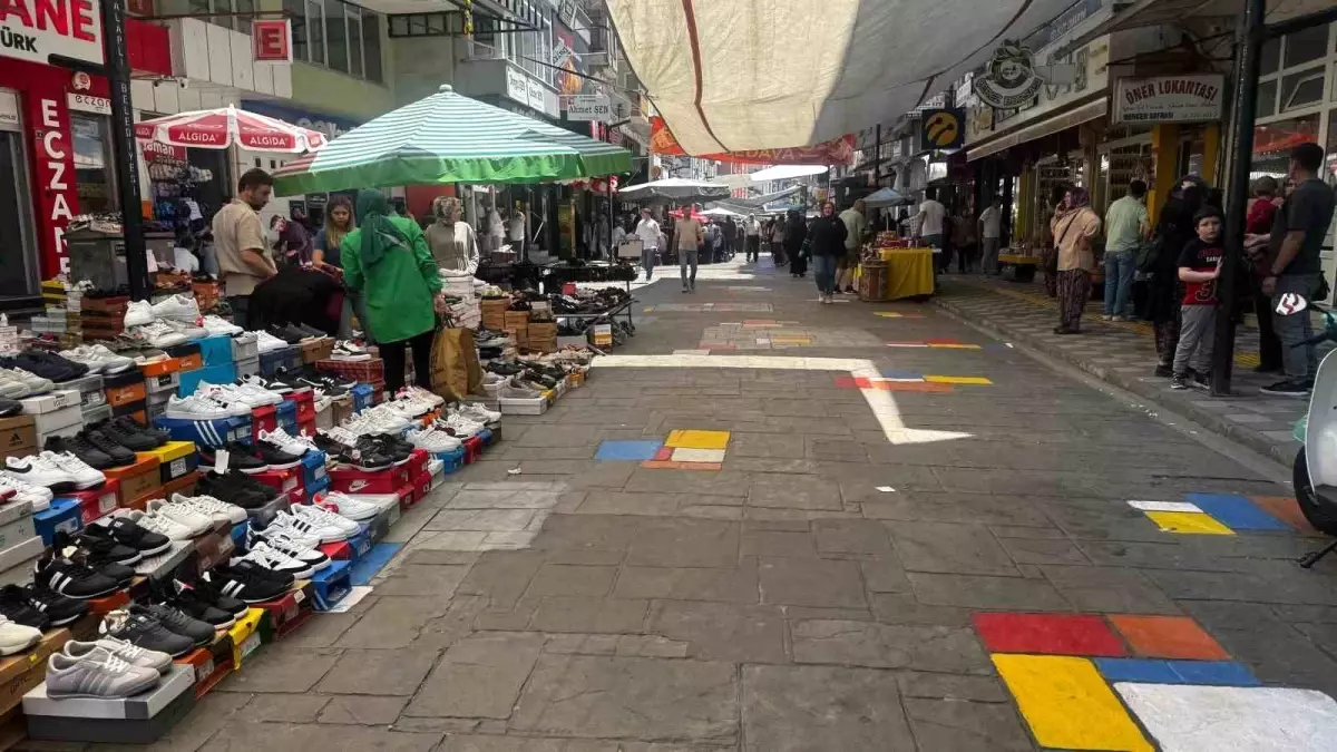 zonguldakta-esnaflar-kurban-bayrami-oncesi-kaldirimlara-tezgah-acti-DrMlzN3r.jpg
