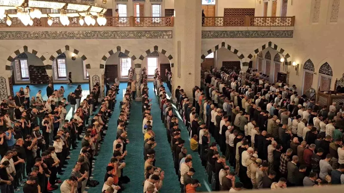 zonguldakta-kurban-bayrami-namazi-coskusu-FXQK9sg2.jpg