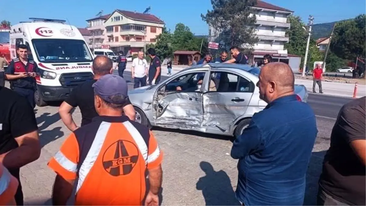 zonguldakta-trafik-kazasi-4-yarali-r6JW1XbN.jpg