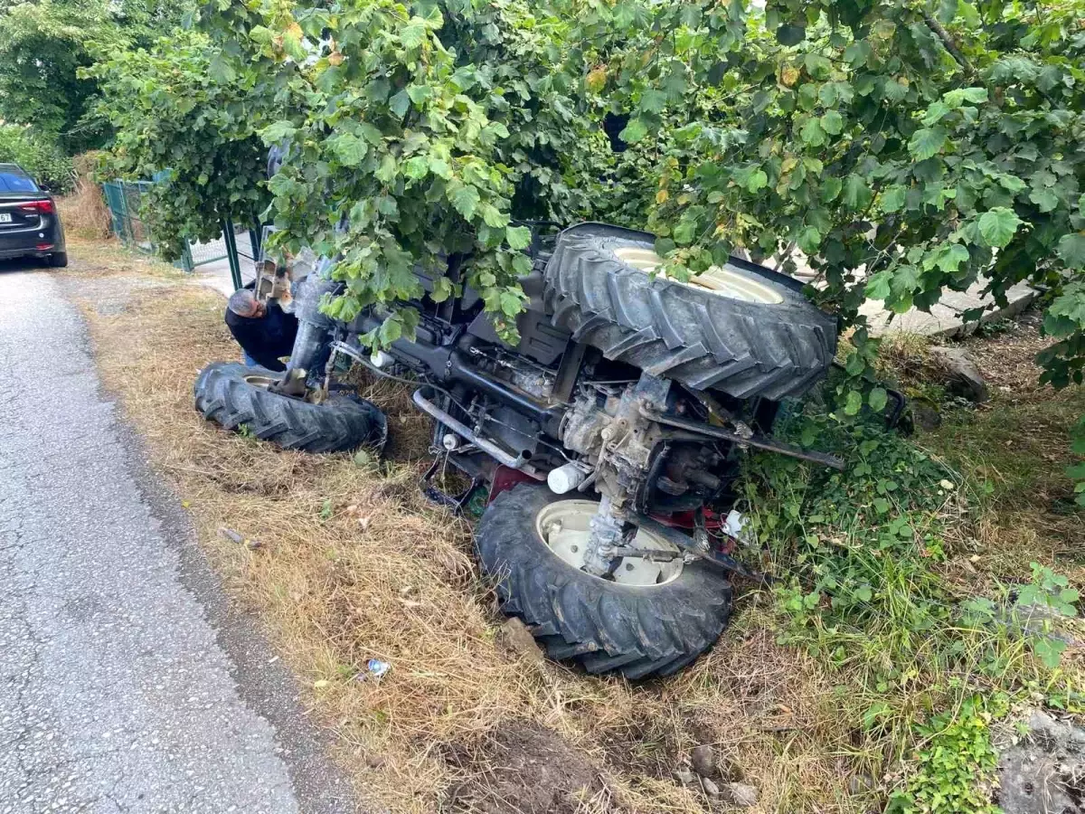 zonguldakta-traktor-devrildi-sofor-kurtuldu-W5j9T3yz.jpg