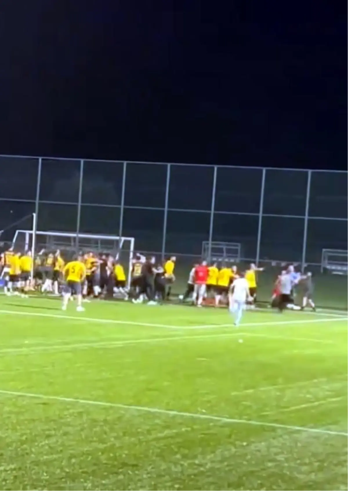 boluda-futbol-turnuvasinda-hengame-mac-iptal-edildi-xFETCVWM.jpg
