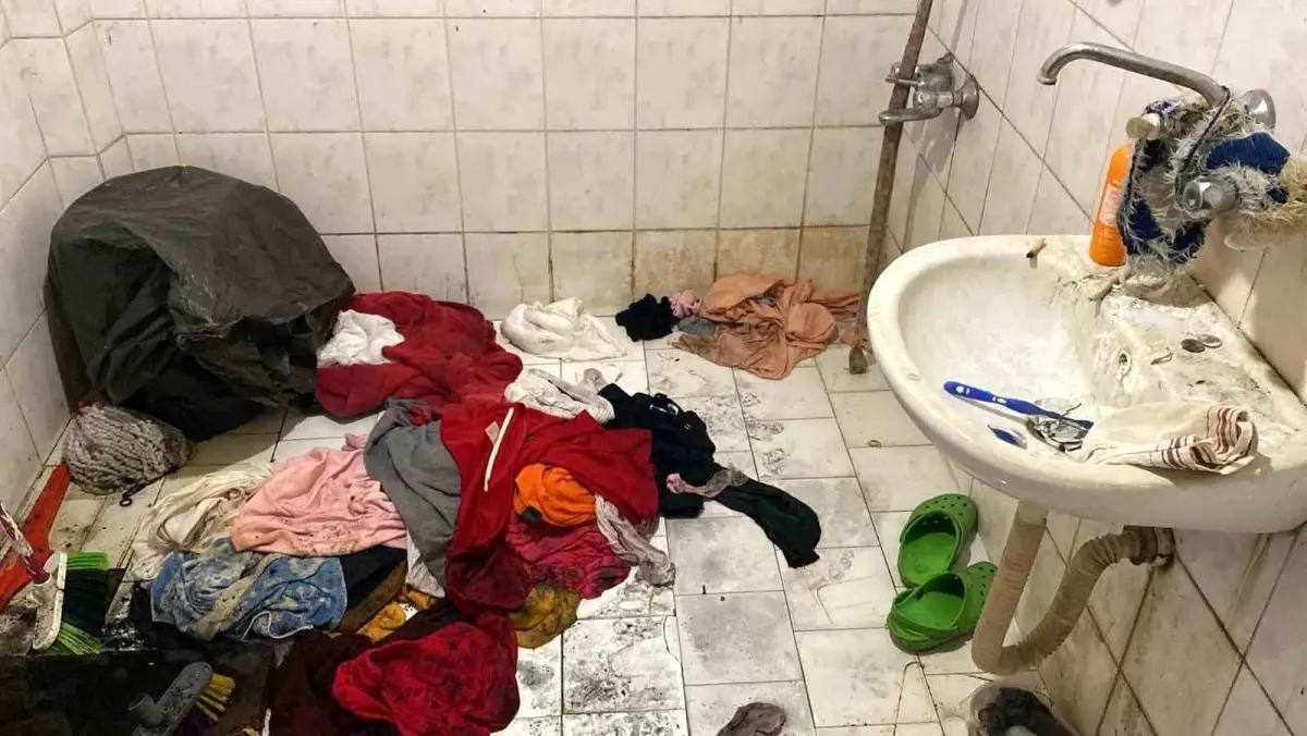 boluda-kiraci-bayan-konutu-cop-yiginina-cevirip-kayboldu-xQlBLNDQ.jpg