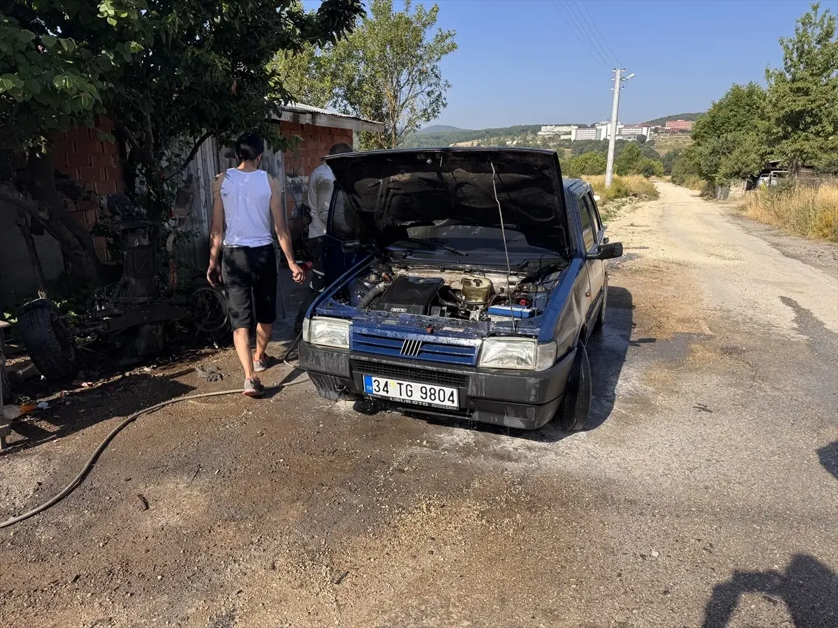 boluda-park-halindeki-arabada-yangin-cikti-7c99O5QQ.jpg