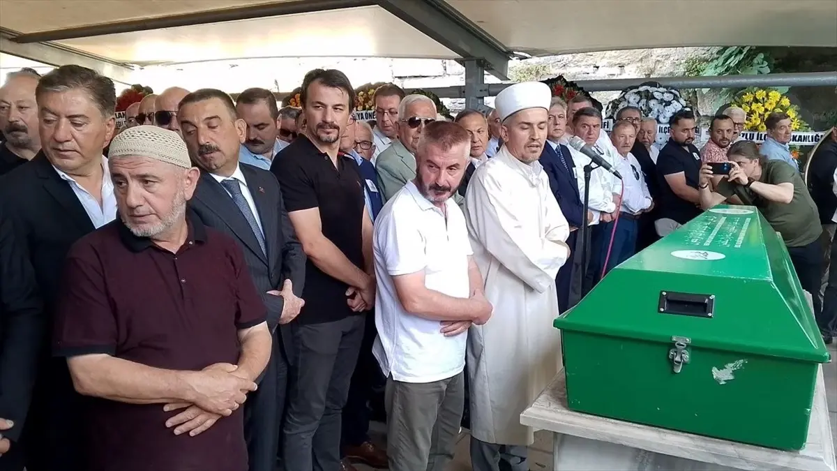 chp-milletvekili-aksiyon-ertug-ertugrulun-babasi-topraga-verildi-sWXWirmd.jpg