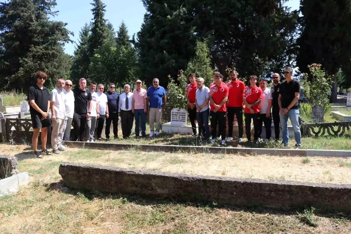 duzcespor-merhum-gazetecileri-unutmadi-xFE1V5Fz.jpg