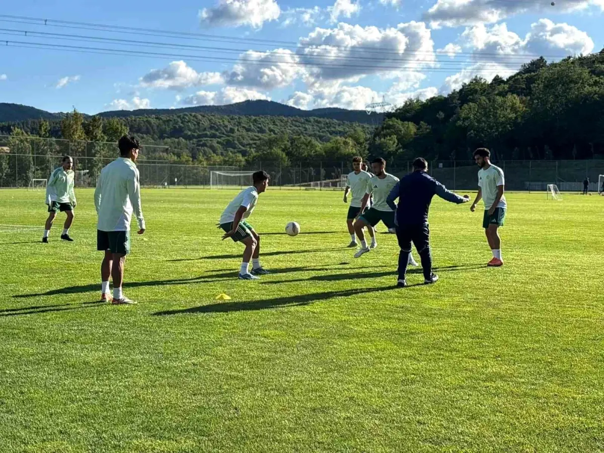 esenler-erokspor-yeni-donem-hazirliklarina-boluda-devam-ediyor-2KbUhXl2.jpg