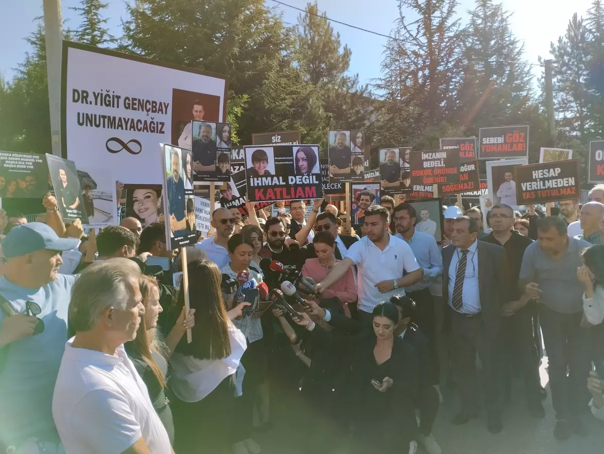 grand-kartal-otel-yangininda-adalet-arayisi-aileler-basin-aciklamasi-yapti-Gc3LBUKI.jpg