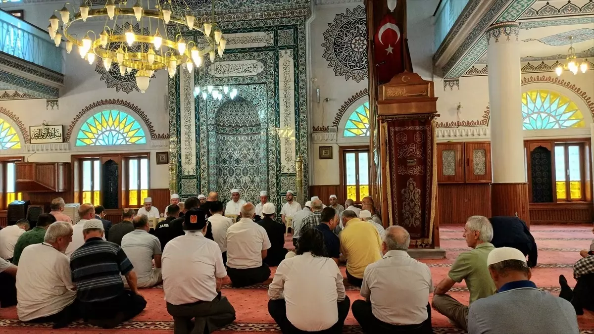 kocaeli-zonguldak-karabuk-ve-duzcede-sehitlik-ziyaretleri-yapildi-mevlit-okutuldu-KmOscdNm.jpg