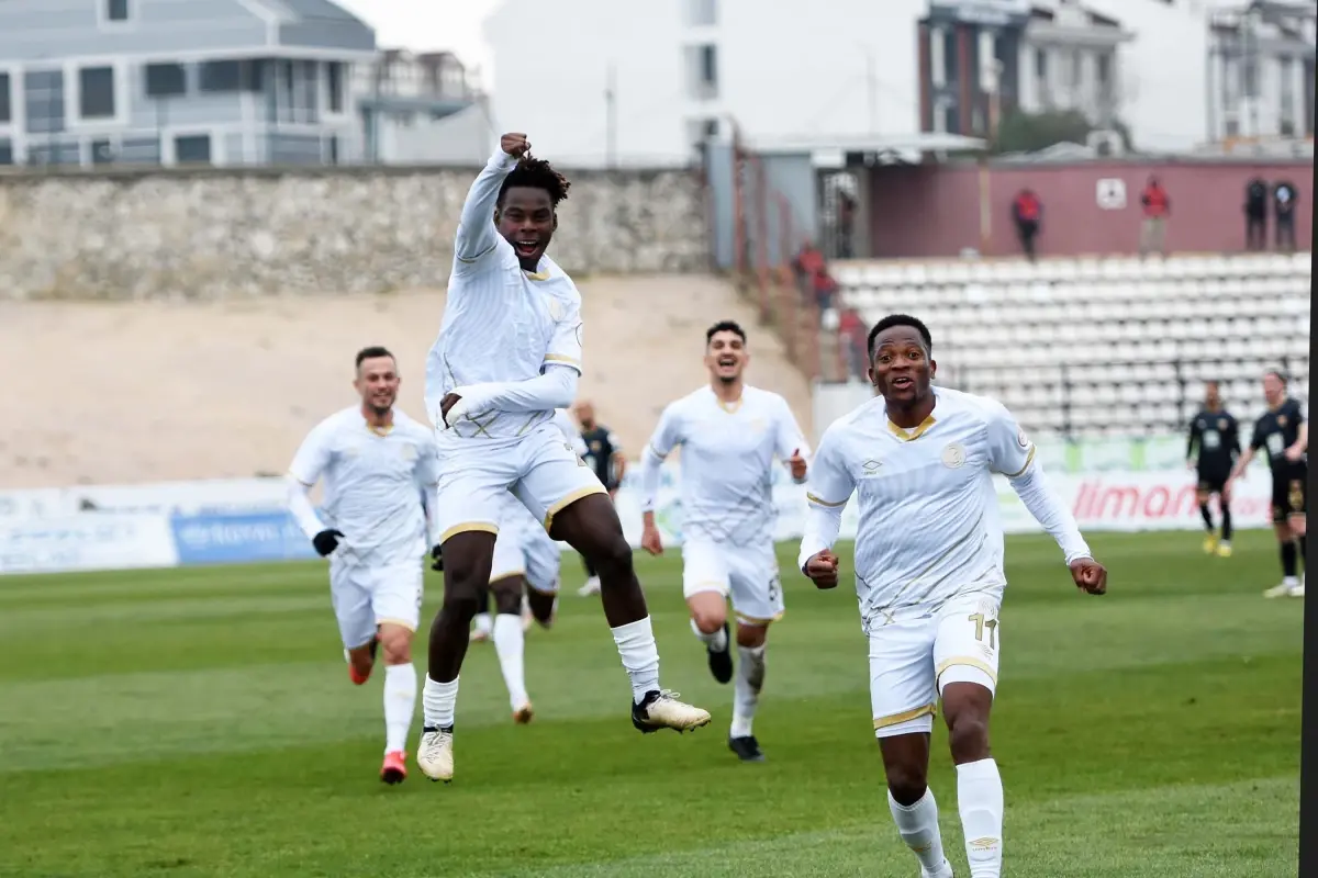 manisa-fk-demba-diallo-ile-yollarini-ayirdi-rFeZYMX7.jpg