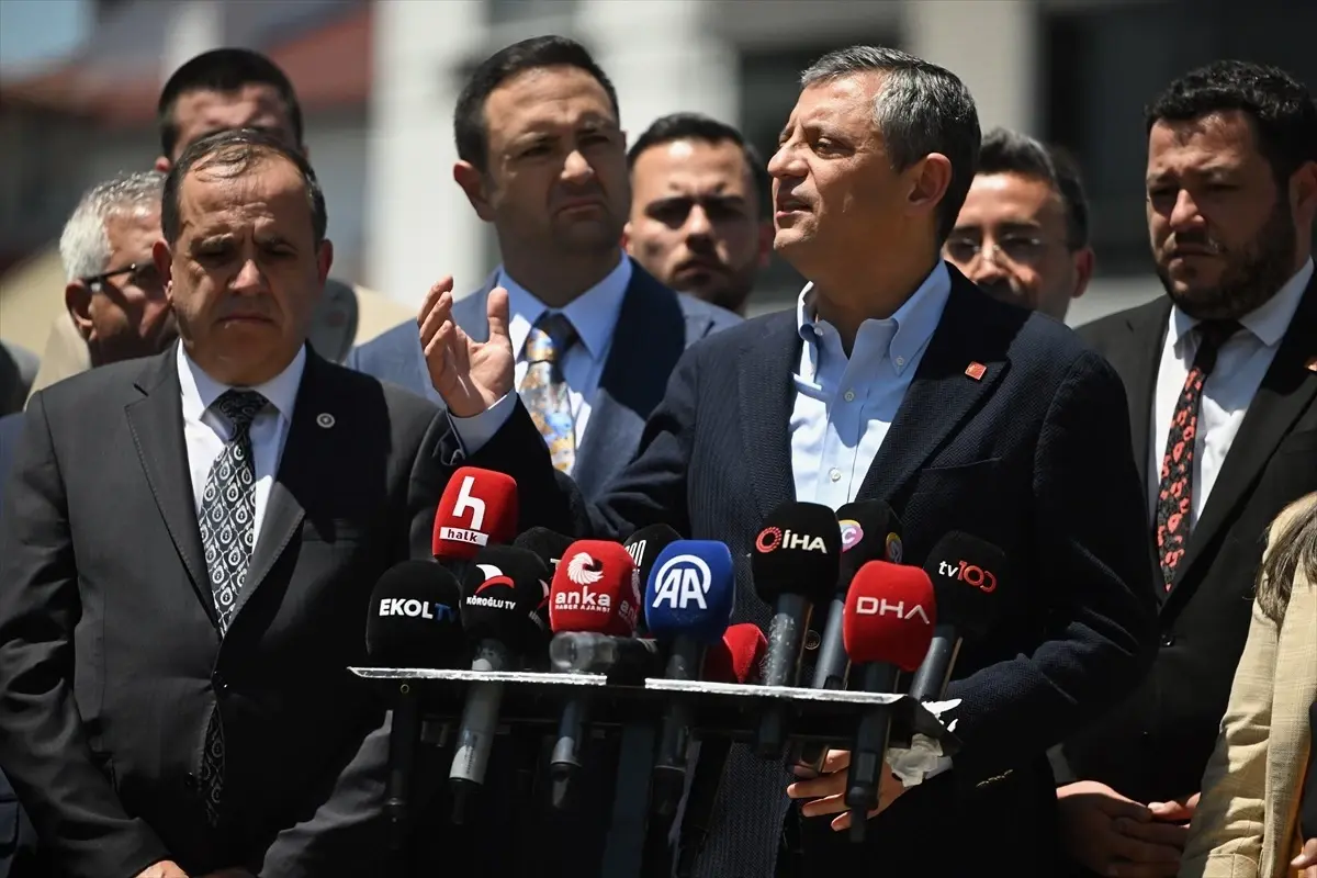 ozgur-ozel-boludaki-otel-yangini-davasinin-birinci-durusmasina-katildi-lKXAHJwz.jpg