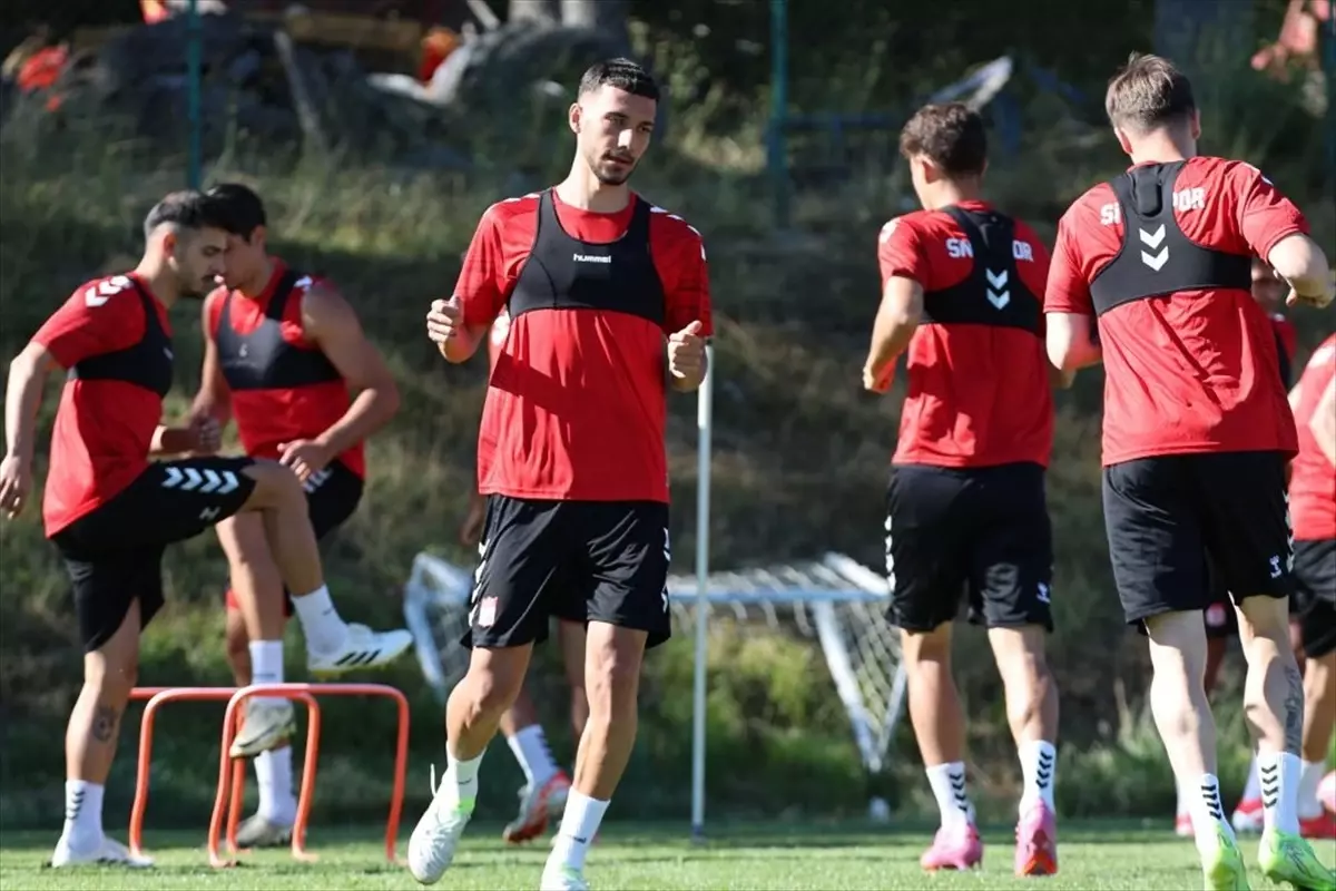 sivasspor-bolu-kampinda-idmanlarini-surduruyor-SgRmDwpv.jpg