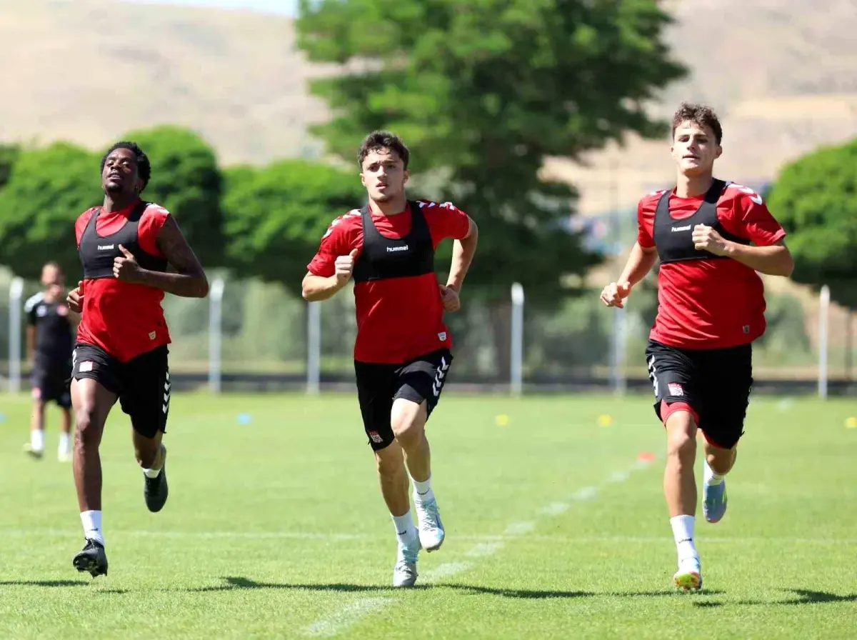 sivasspor-kampin-15-gununu-tamamladi-EqSZhPcx.jpg