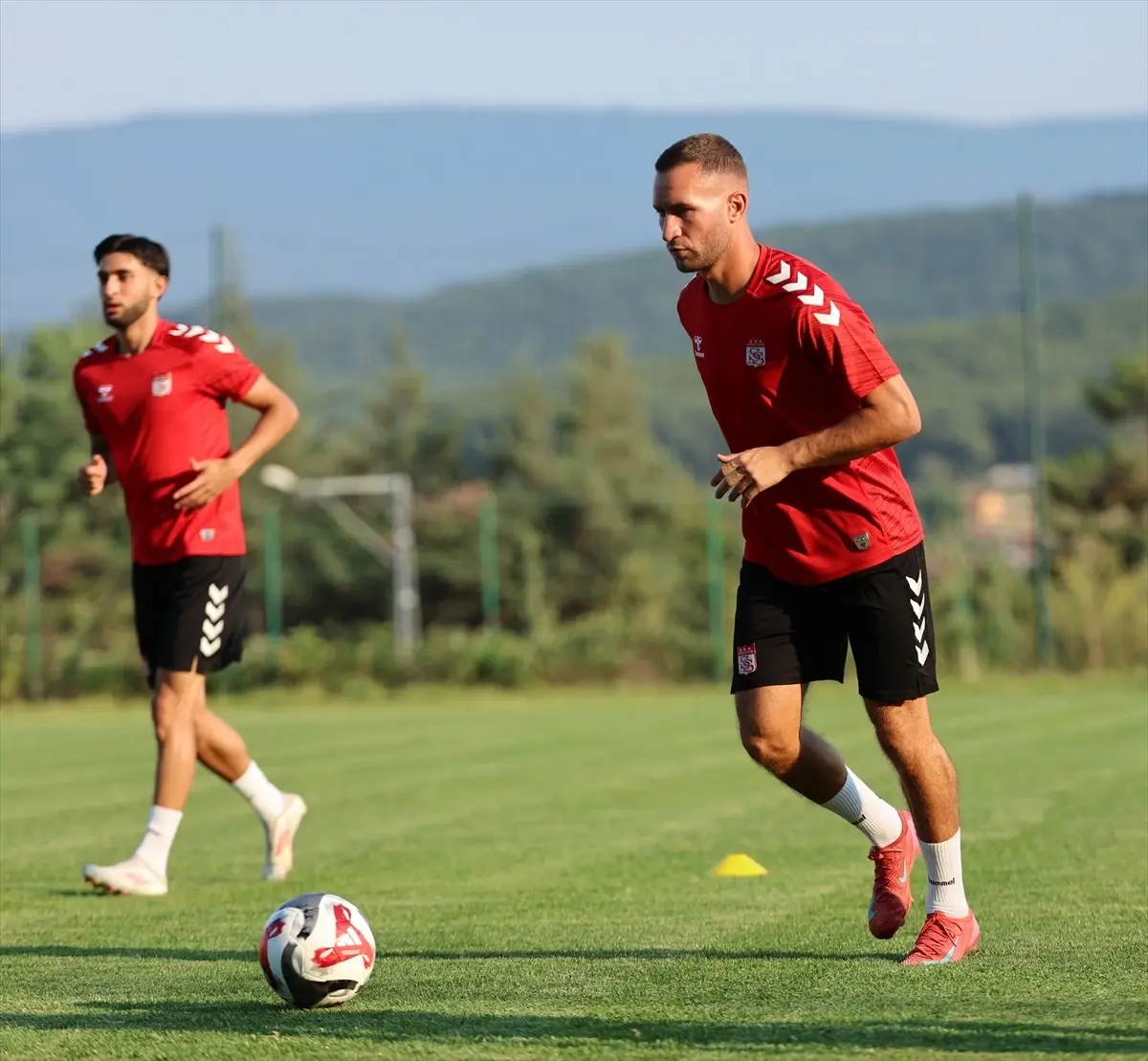sivassporun-bolu-kampi-basladi-zI6ZWnQe.jpg