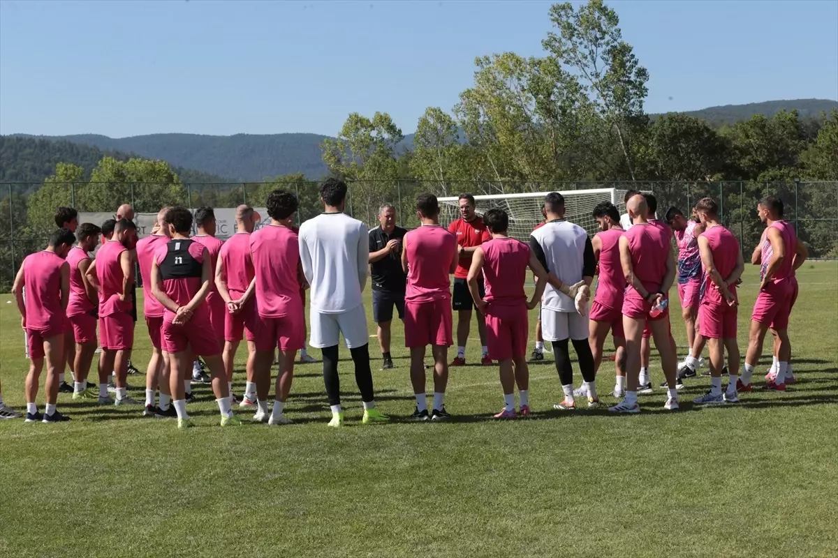 traktor-futbol-ekibi-yeni-donem-hazirliklarini-boluda-surduruyor-GGxIQeYC.jpg