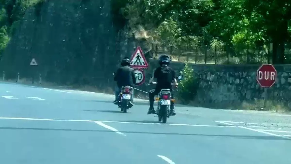 zonguldakta-arizalanan-motosiklet-obur-bir-motosikletle-cekildi-XMSweDxs.jpg
