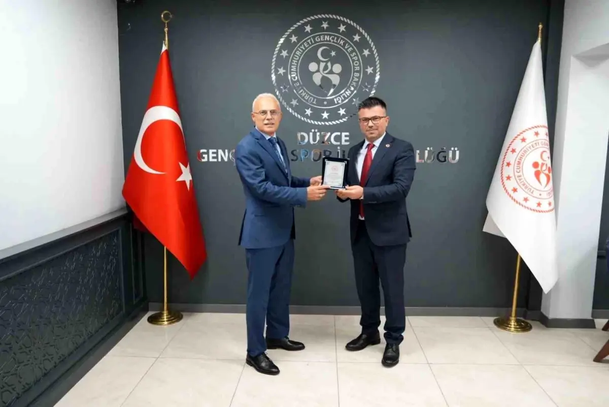 duzce-genclik-ve-spor-vilayet-mudurlugunde-donem-teslim-merasimi-Oh9w7JPY.jpg