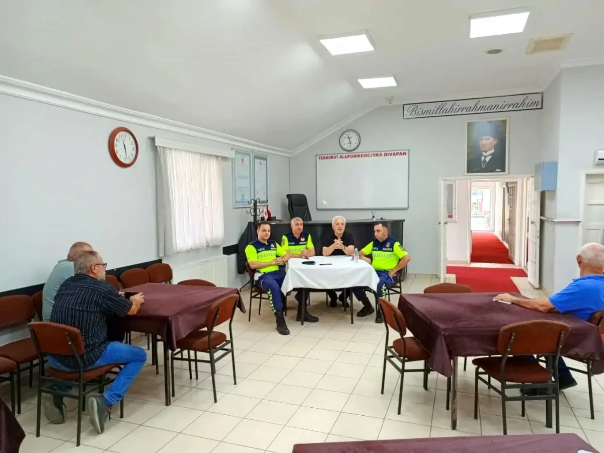 duzce-jandarma-trafik-takimlari-kooperatif-ziyareti-gerceklestirdi-yOlCOSCf.jpg