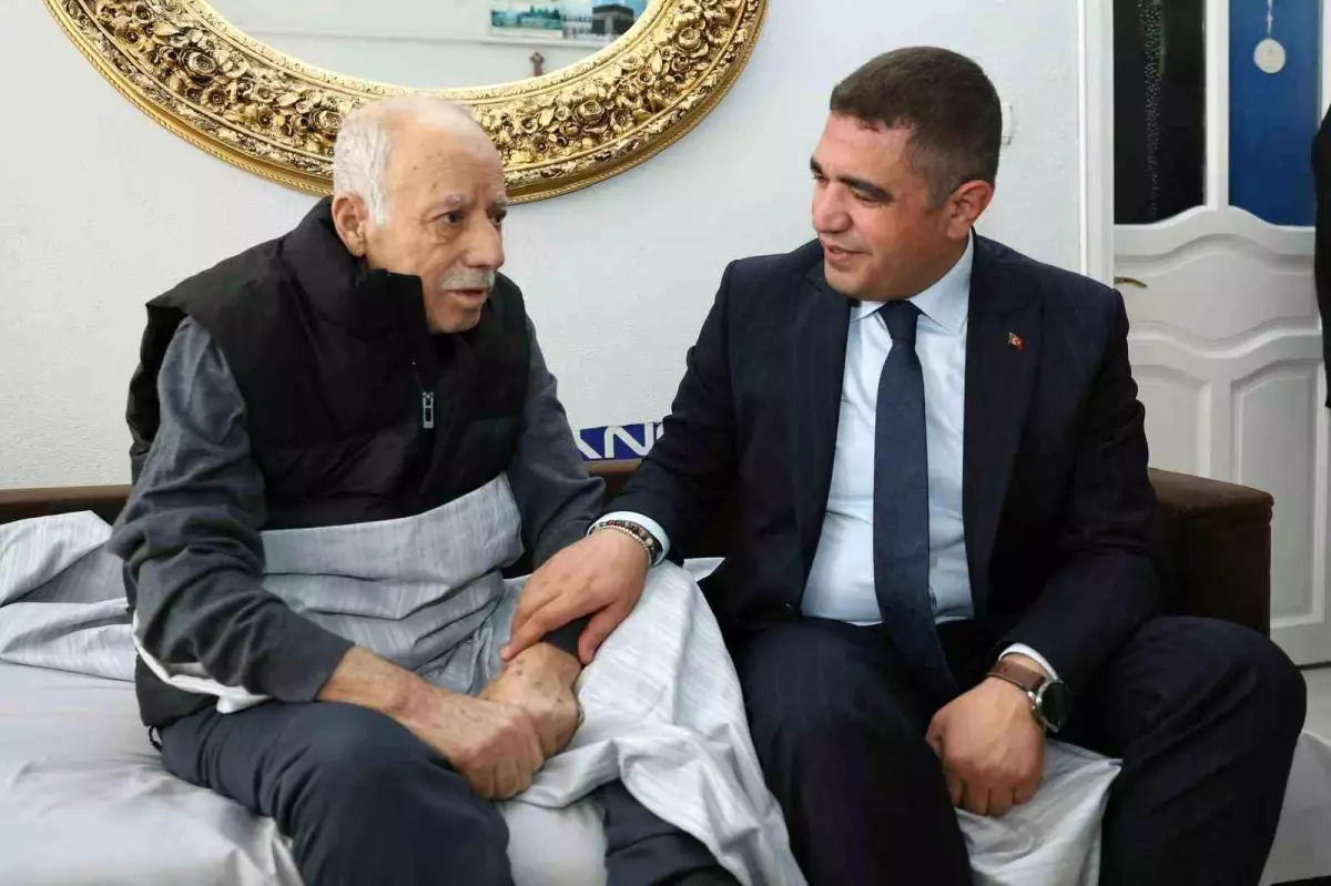 sehit-babasina-gecmis-olsun-ziyareti-8UQKNRVU.jpg