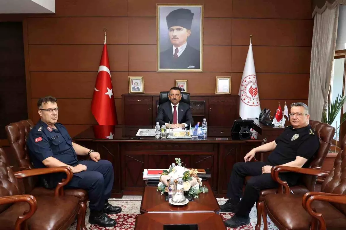 zonguldakta-asayis-toplantisi-guvenlik-tedbirleri-ve-hatayla-caba-ele-alindi-lTF8v8xm.jpg