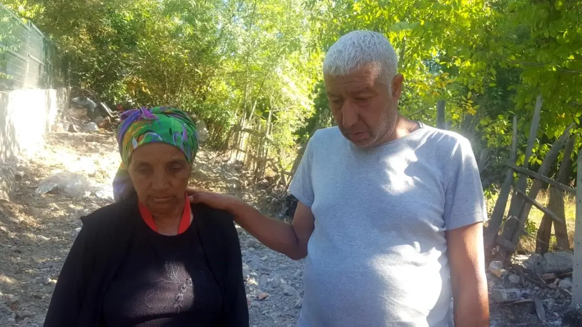zonguldakta-yikilan-meskenden-sonra-aile-sokakta-kaldi-xuXEsrs1.jpg