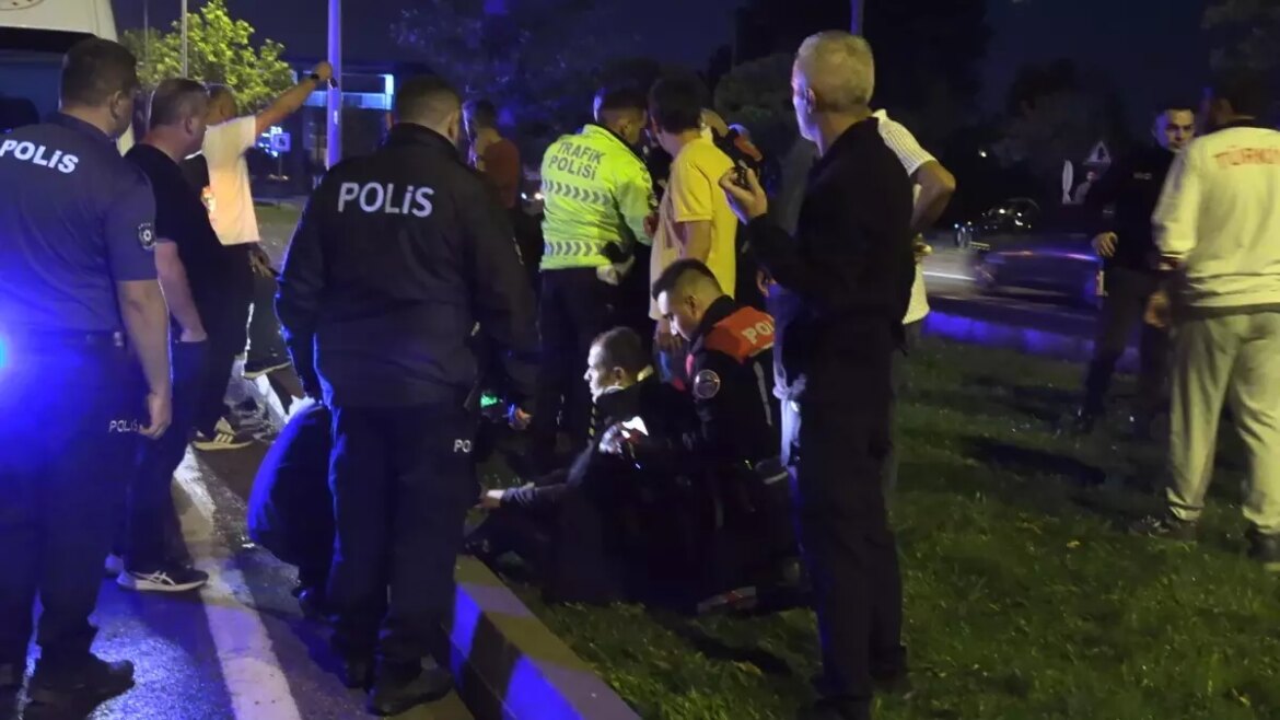 boluda-motosiklet-kazasi-4-polis-yarali-WNcwJQ36.jpg