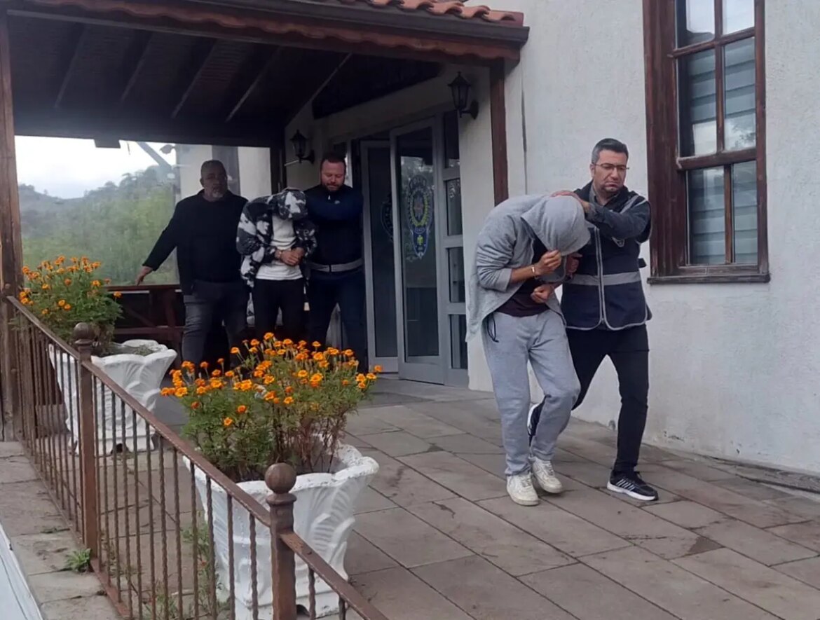 boluda-tarihi-konagin-kundaklandigi-ortaya-cikti-qs5Pbd9J.jpg