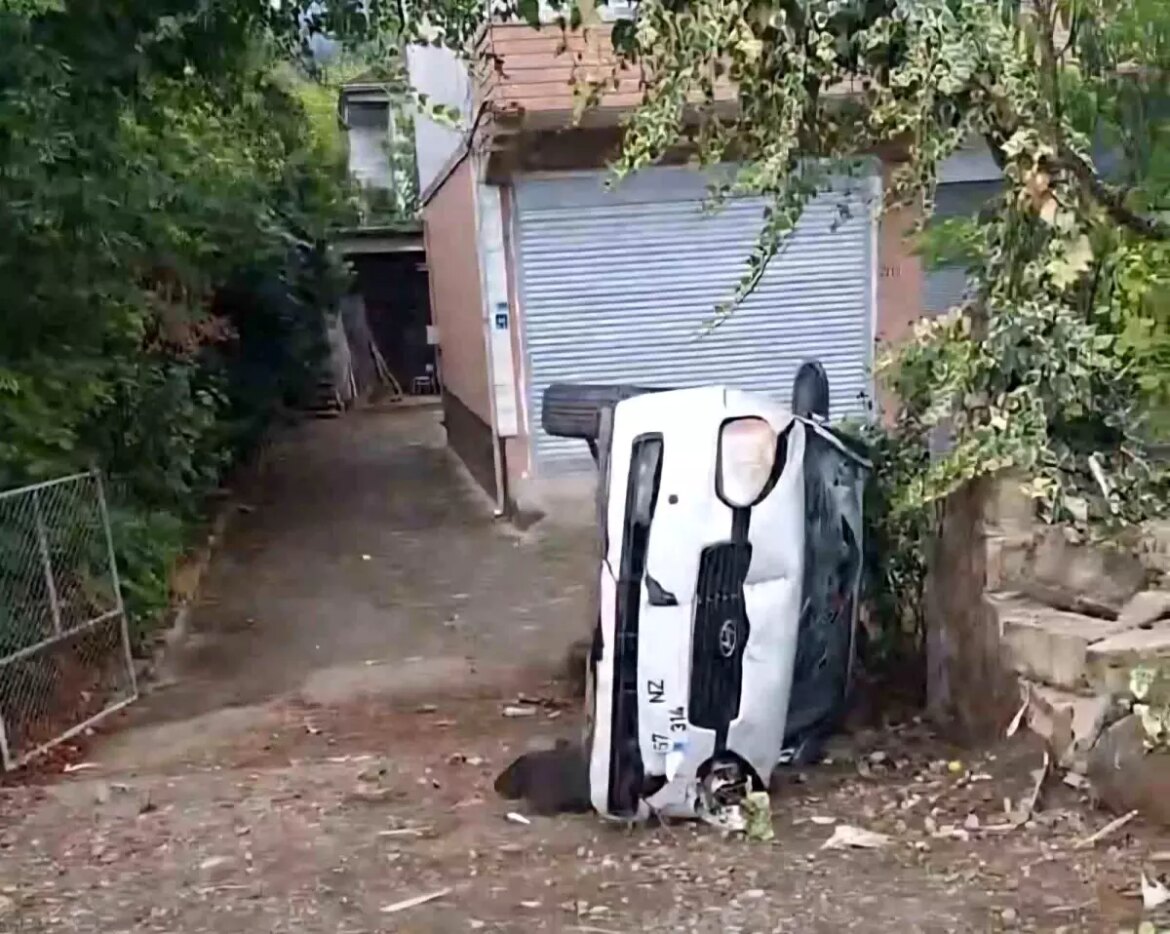 devrekte-trafik-kazasi-sofor-yara-almadan-kurtuldu-UjxE5WlM.jpg