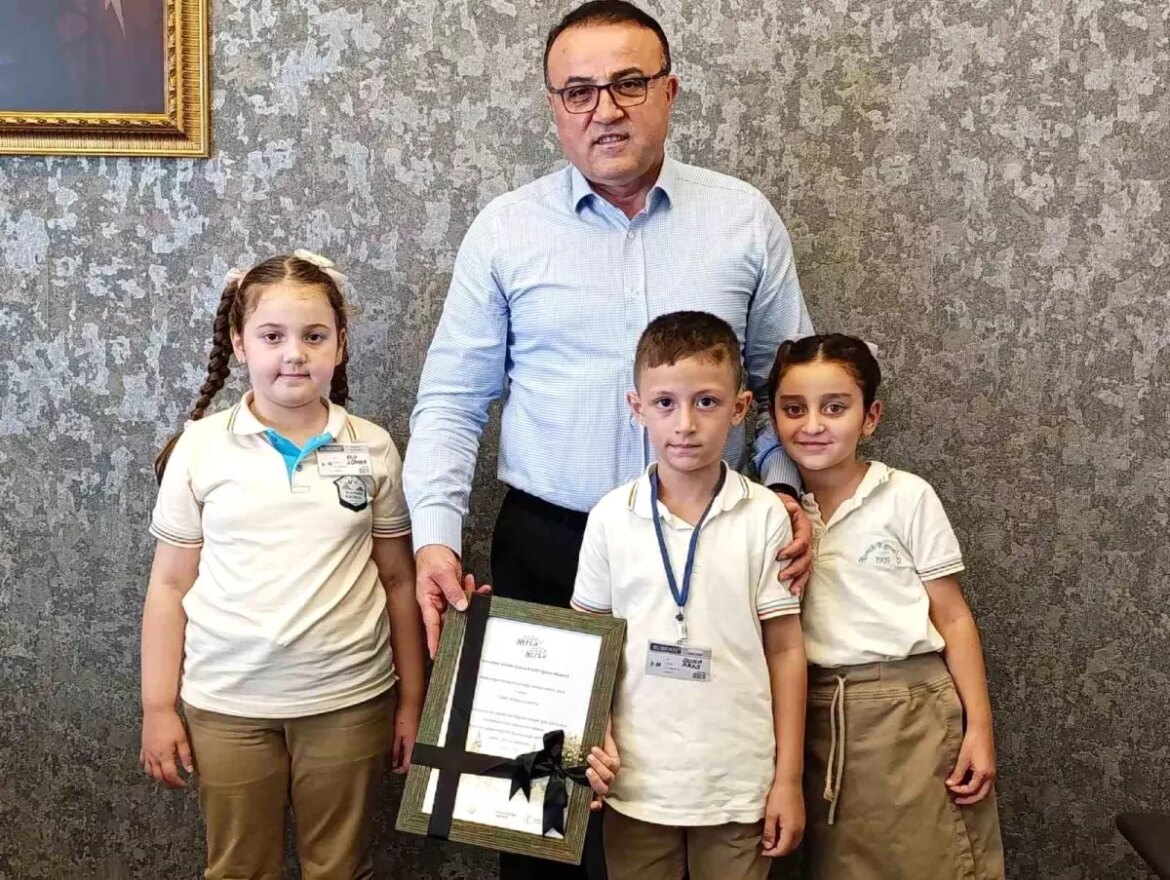 duzcede-ogrenciler-yesil-vatan-icin-fidan-dikti-LLdtJwle.jpg