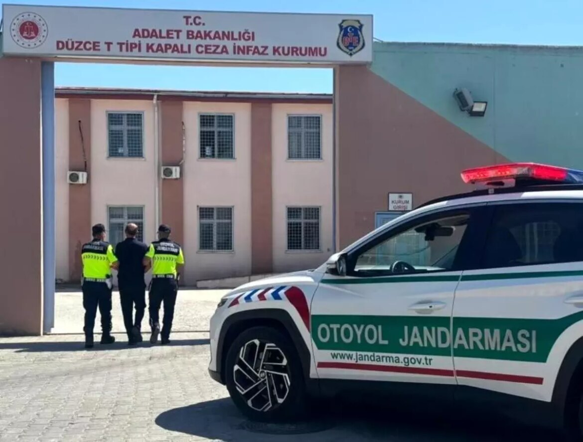 duzcede-polis-ve-jandarmadan-genis-kapsamli-kontrol-sAR9B2g8.jpg