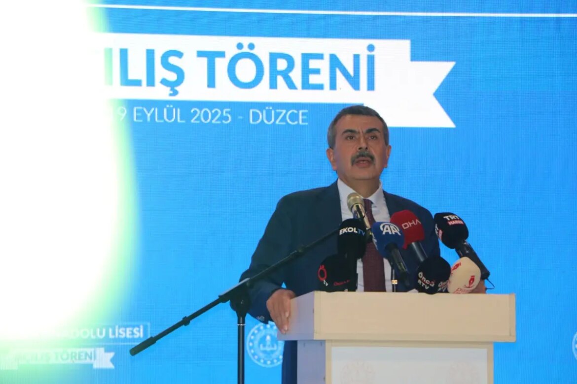 duzcede-yeni-anadolu-lisesi-acilisi-llzAEKqy.jpg